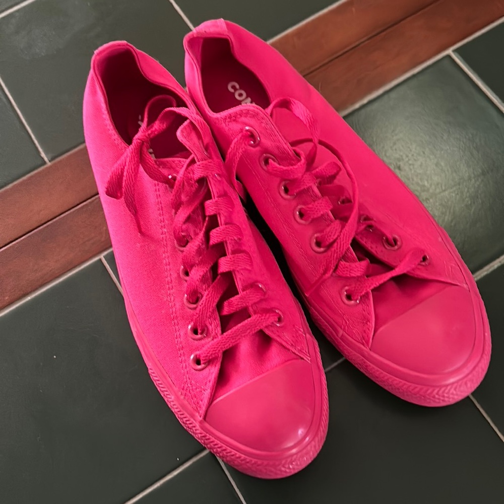 Women’s converse low sneakers